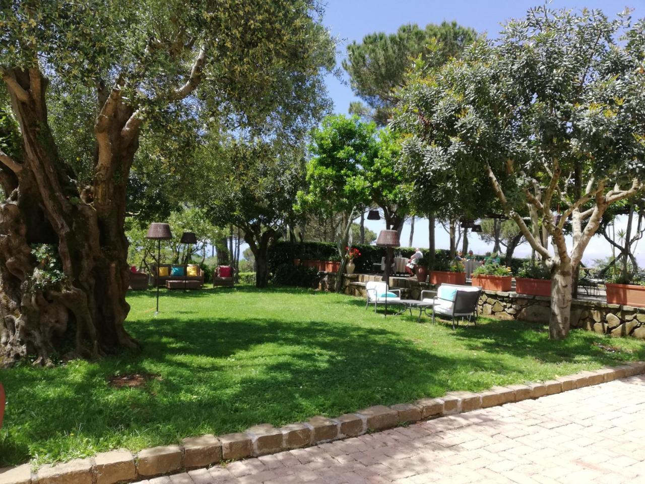 Oasi Olimpia Relais Hotel SantʼAgata sui Due Golfi Kültér fotó