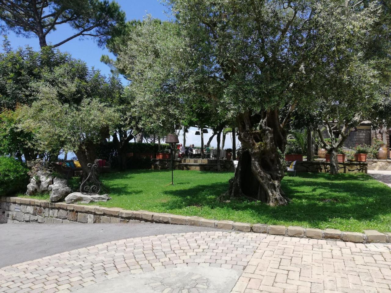 Oasi Olimpia Relais Hotel SantʼAgata sui Due Golfi Kültér fotó